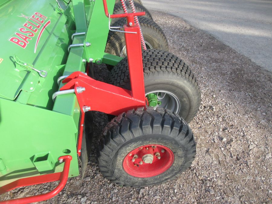 5801 Baselier haulmtopper 4 row