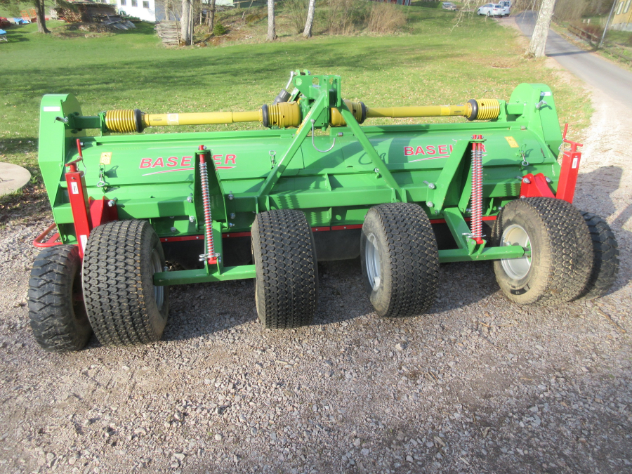 5801 Baselier haulmtopper 4 row