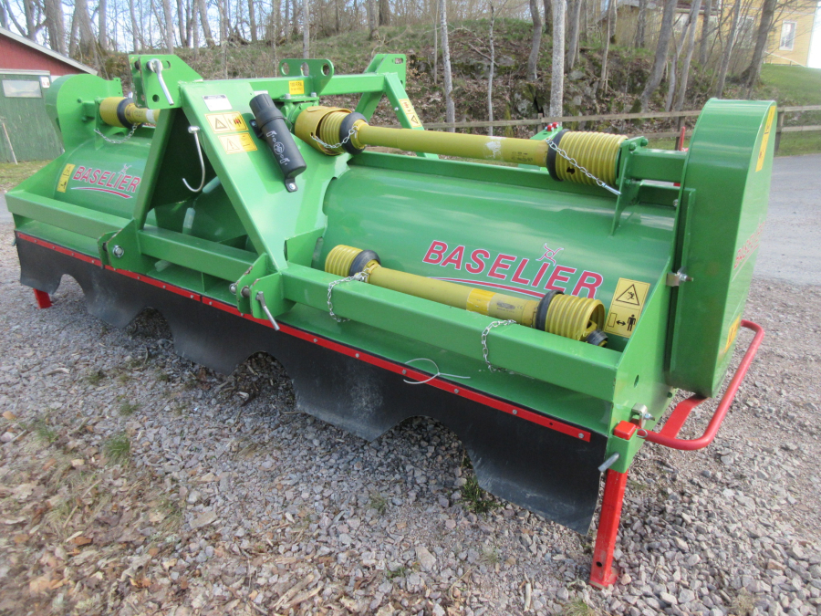 5801 Baselier haulmtopper 4 row