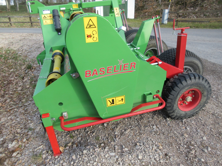 5801 Baselier haulmtopper 4 row
