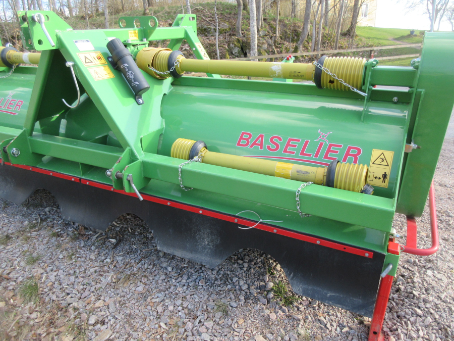 5801 Baselier haulmtopper 4 row