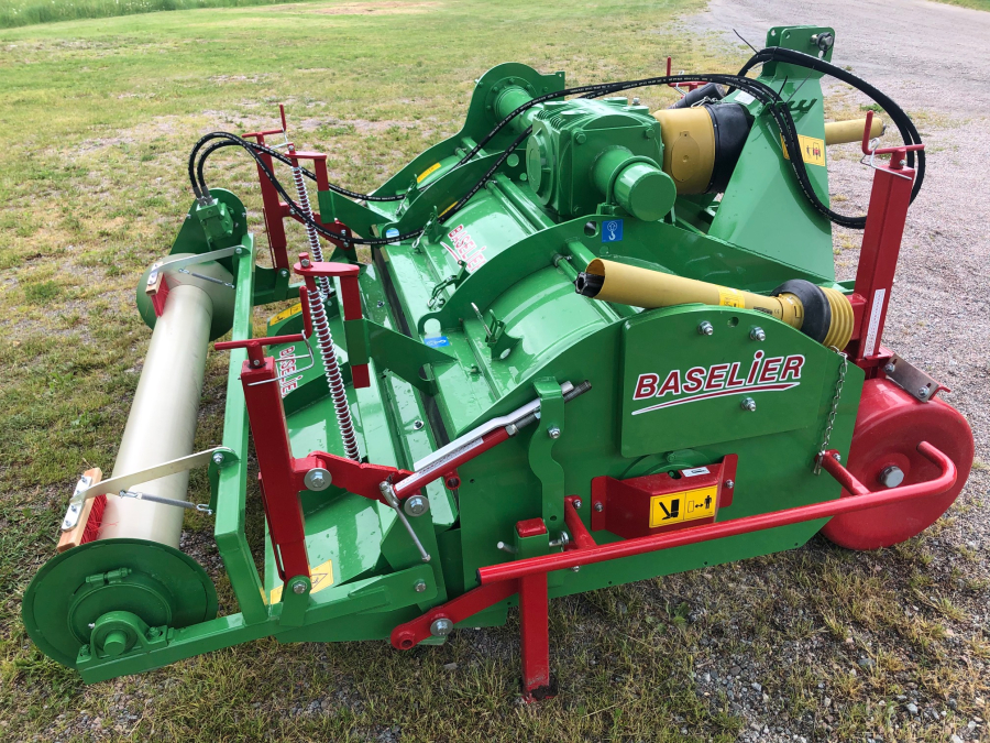 5803 Baselier cultivator with bedformer diabolo roller