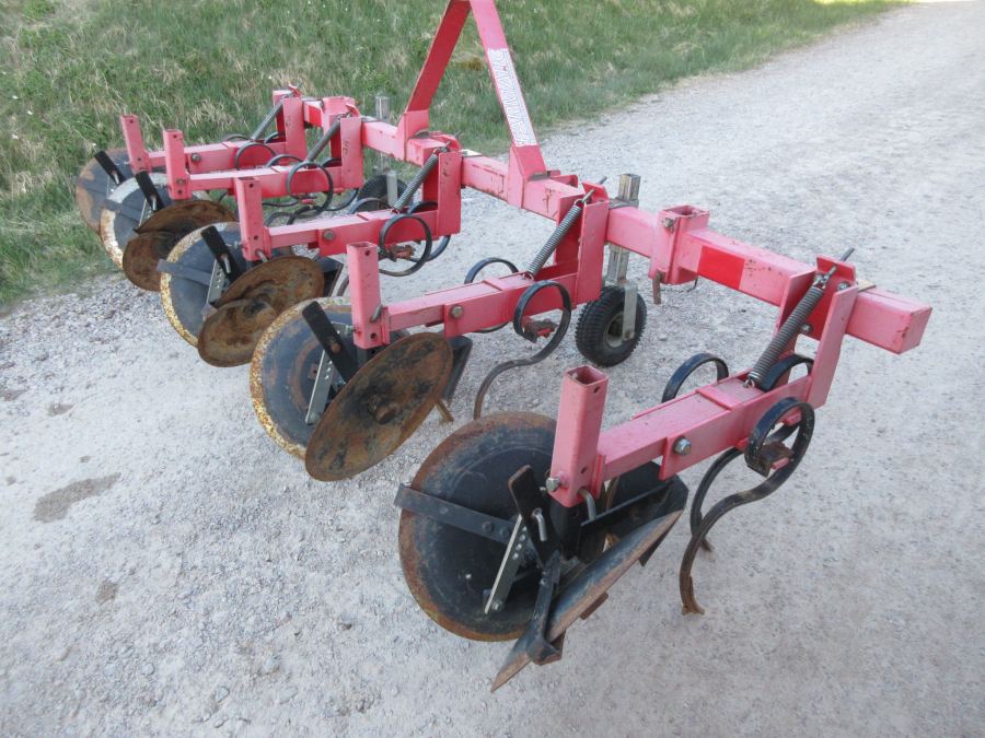 5850 Farmatic disc ridger 4 row