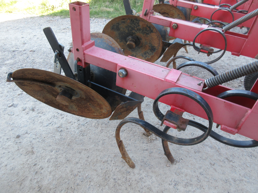 5850 Farmatic disc ridger 4 row