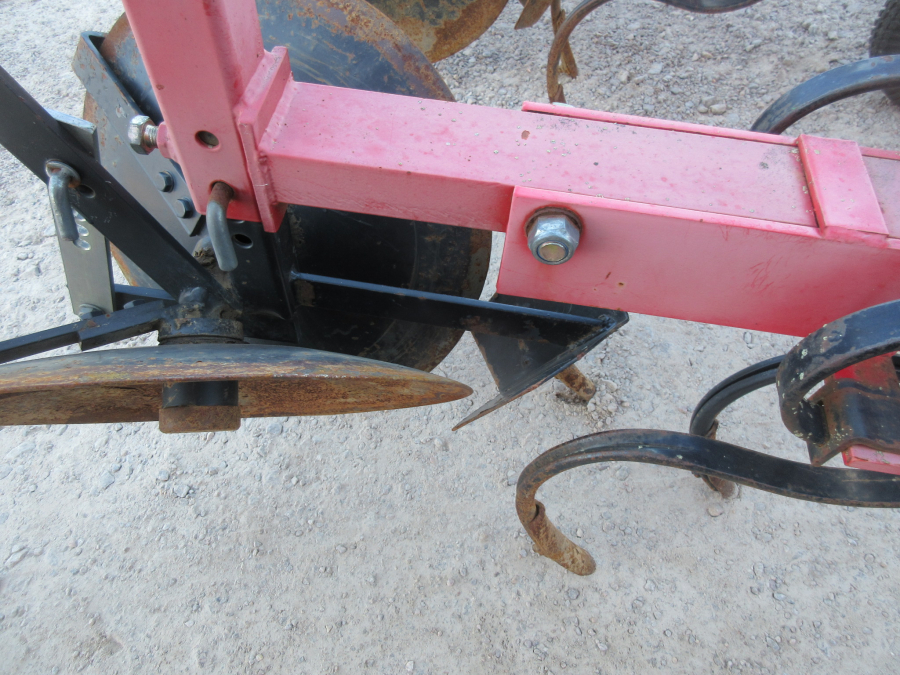 5850 Farmatic disc ridger 4 row