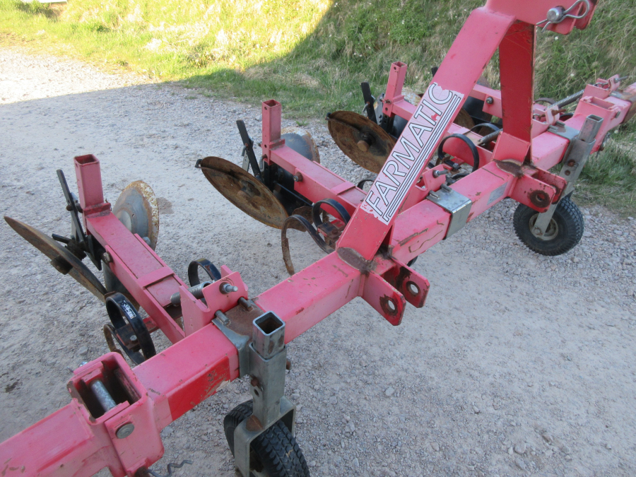5850 Farmatic disc ridger 4 row