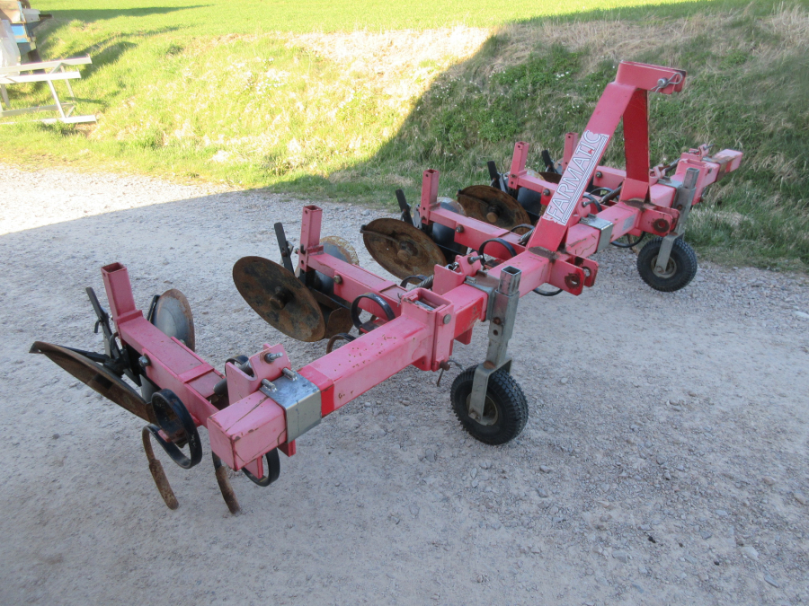 5850 Farmatic disc ridger 4 row