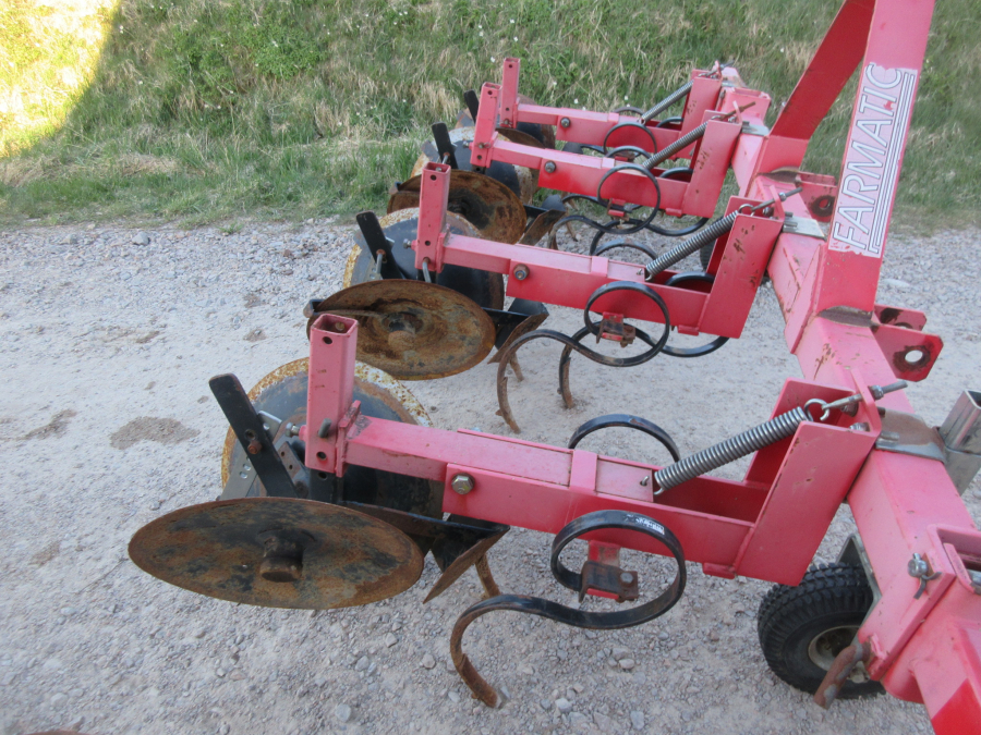 5850 Farmatic disc ridger 4 row
