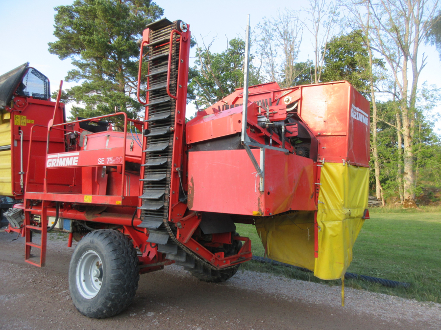 5852 Grimme 75-30 potato harvester