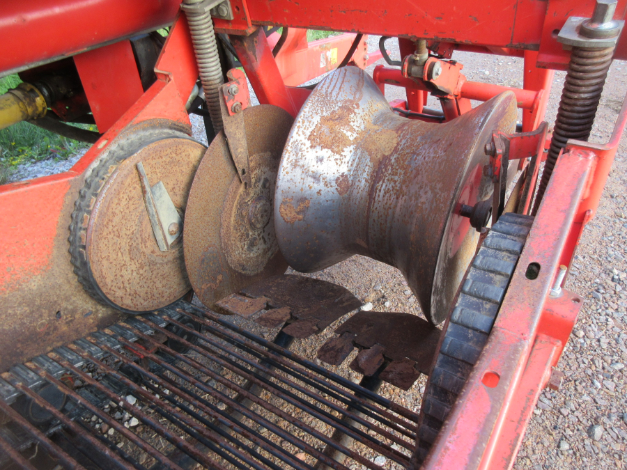 5852 Grimme 75-30 potato harvester