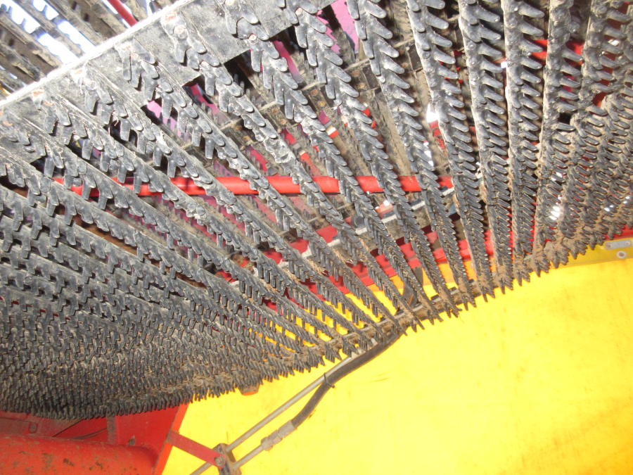 5852 Grimme 75-30 potato harvester