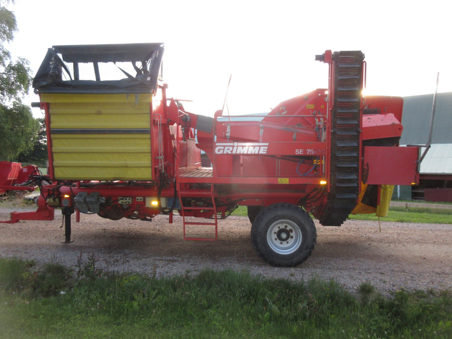 5852 Grimme 75-30 potato harvester