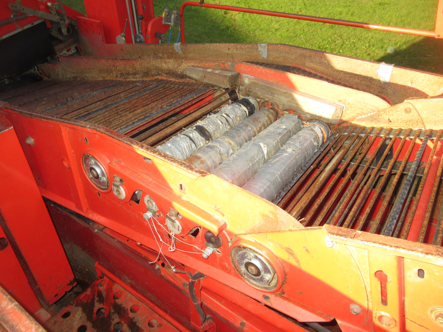 5852 Grimme 75-30 potato harvester