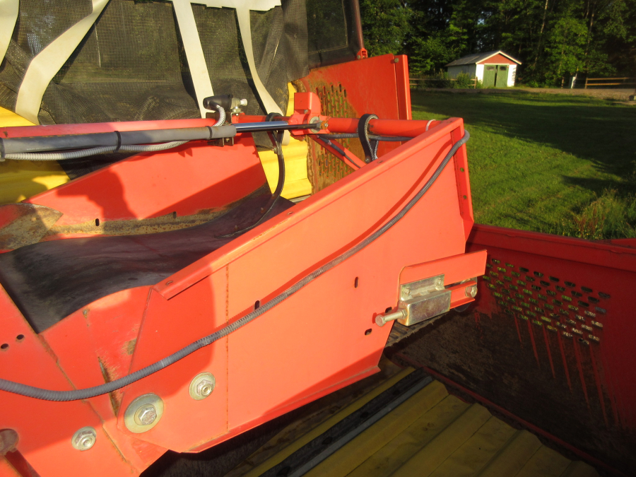 5852 Grimme 75-30 potato harvester