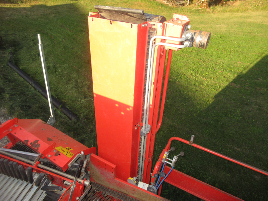 5852 Grimme 75-30 potato harvester