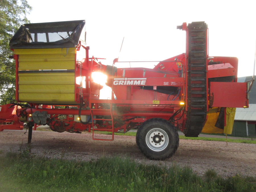 5852 Grimme 75-30 potato harvester