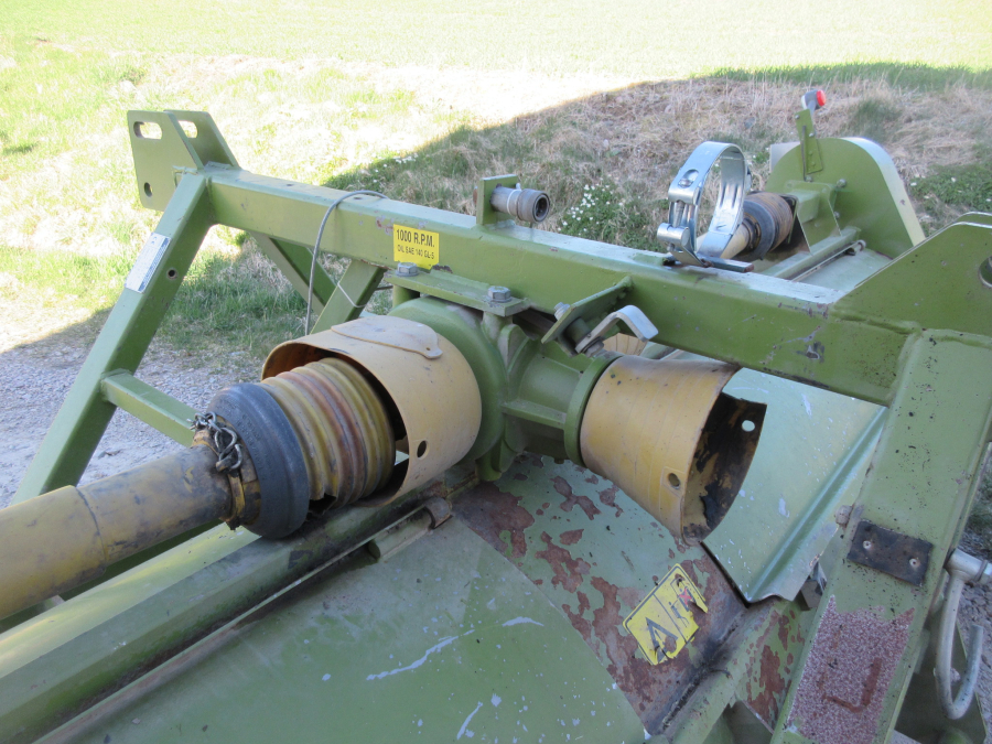 5853 Baselier haulm topper 4 row with low press tires