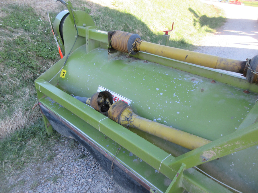 5853 Baselier haulm topper 4 row with low press tires