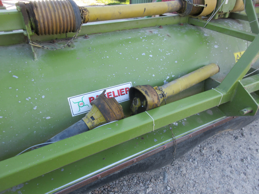 5853 Baselier haulm topper 4 row with low press tires