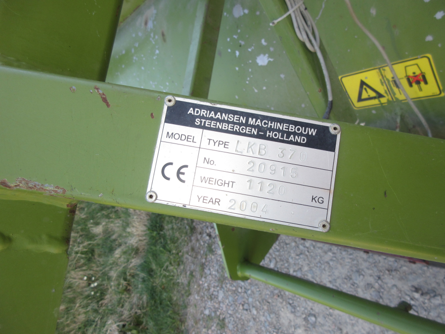 5853 Baselier haulm topper 4 row with low press tires
