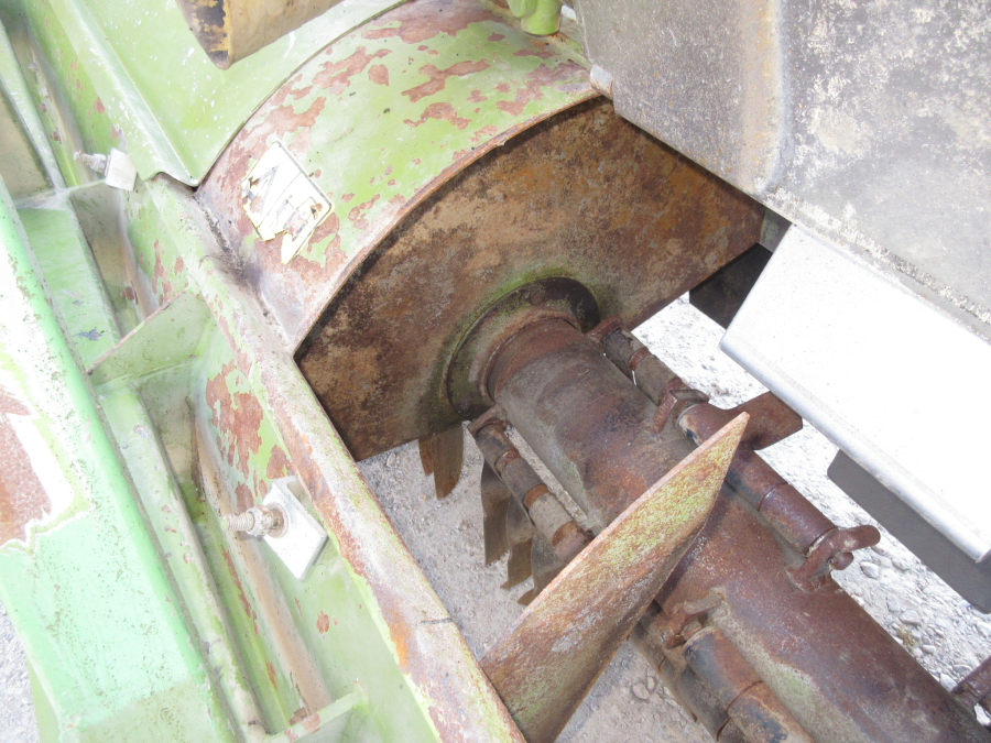 5853 Baselier haulm topper 4 row with low press tires