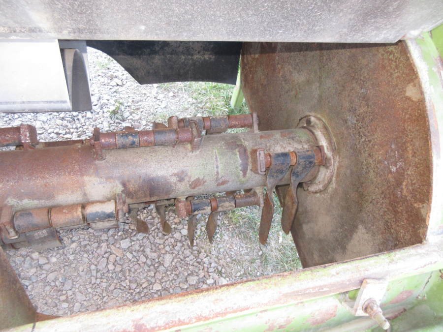 5853 Baselier haulm topper 4 row with low press tires