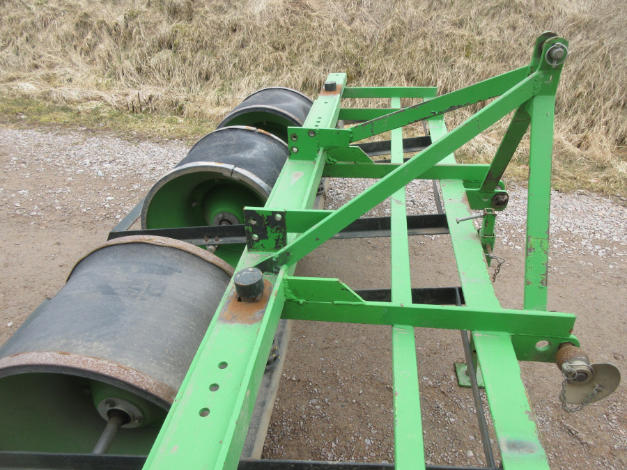 5853 Baselier haulm topper 4 row with low press tires