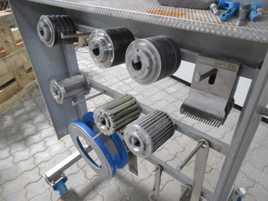 5856 Kronen KUJ cube, strip & slice cutting machine