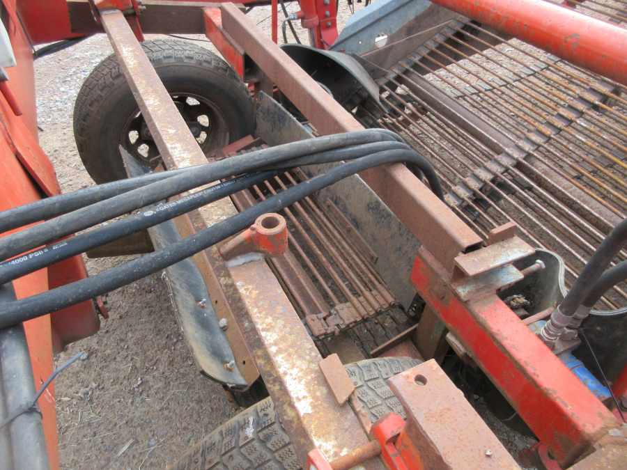 5861 Kverneland underhaug UN2200 onion loader