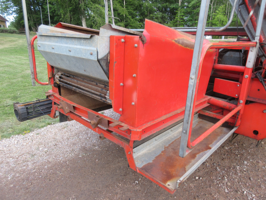 5861 Kverneland underhaug UN2200 onion loader