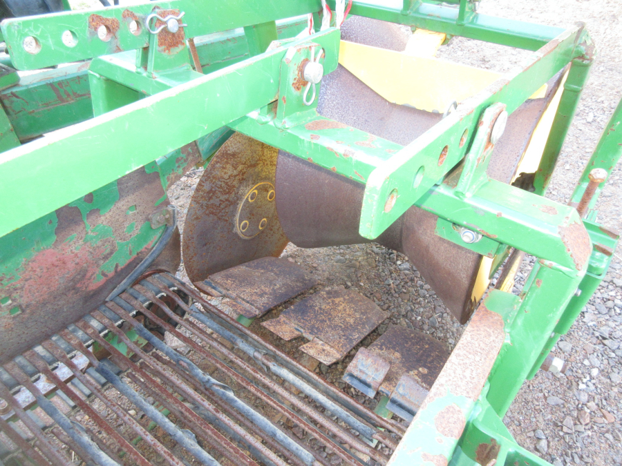 5863 Juko 1 row trailed potato harvester