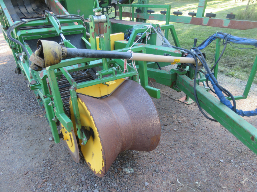 5863 Juko 1 row trailed potato harvester