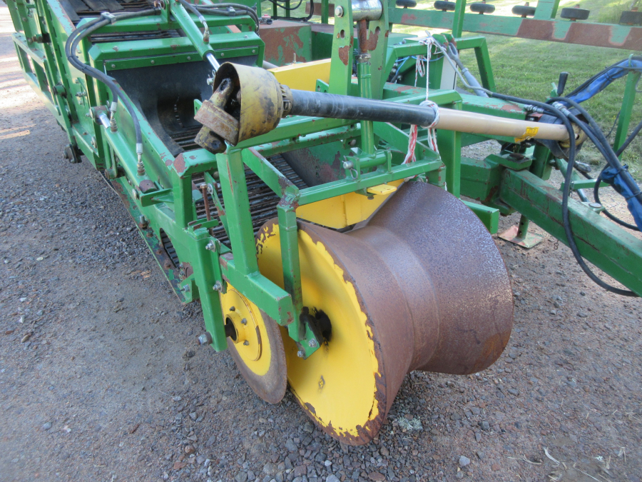 5863 Juko 1 row trailed potato harvester