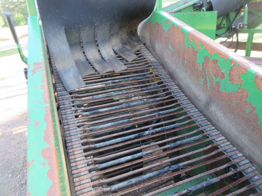 5863 Juko 1 row trailed potato harvester