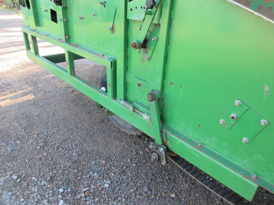 5863 Juko 1 row trailed potato harvester