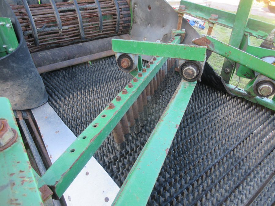 5863 Juko 1 row trailed potato harvester