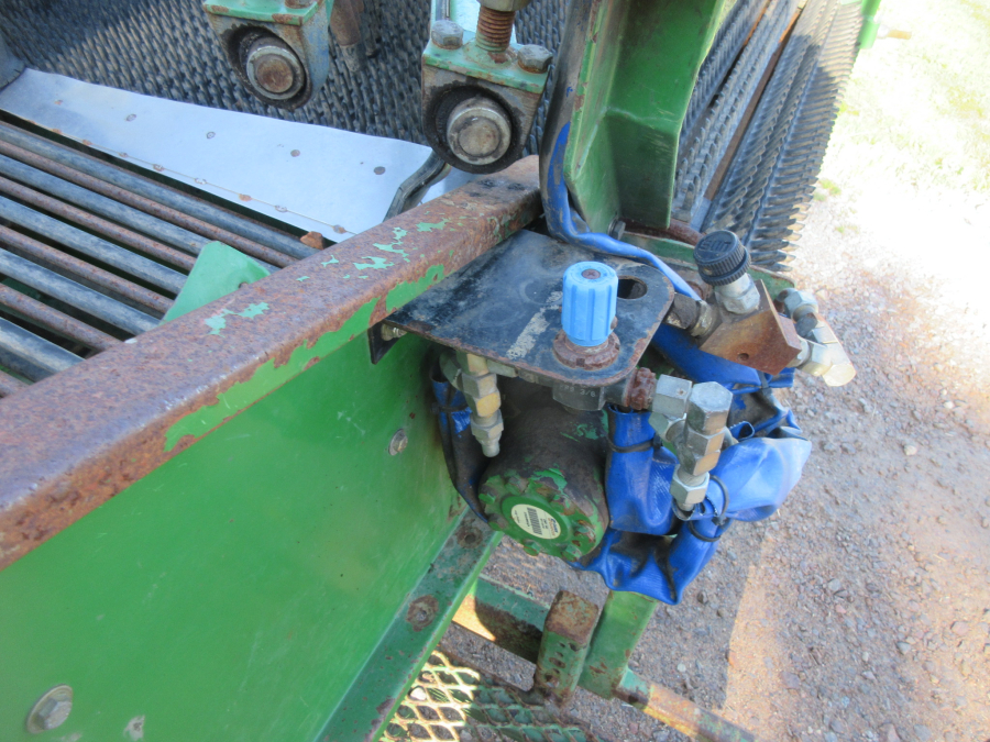 5863 Juko 1 row trailed potato harvester