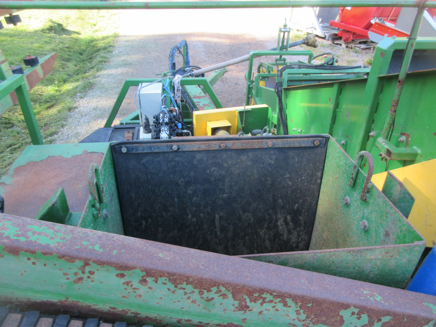 5863 Juko 1 row trailed potato harvester