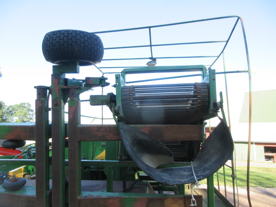 5863 Juko 1 row trailed potato harvester