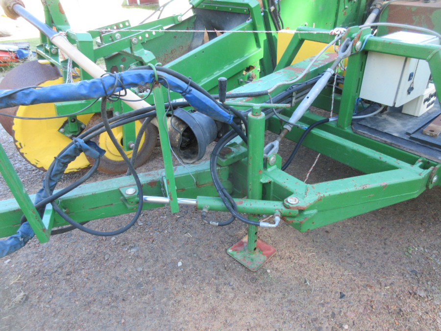 5863 Juko 1 row trailed potato harvester