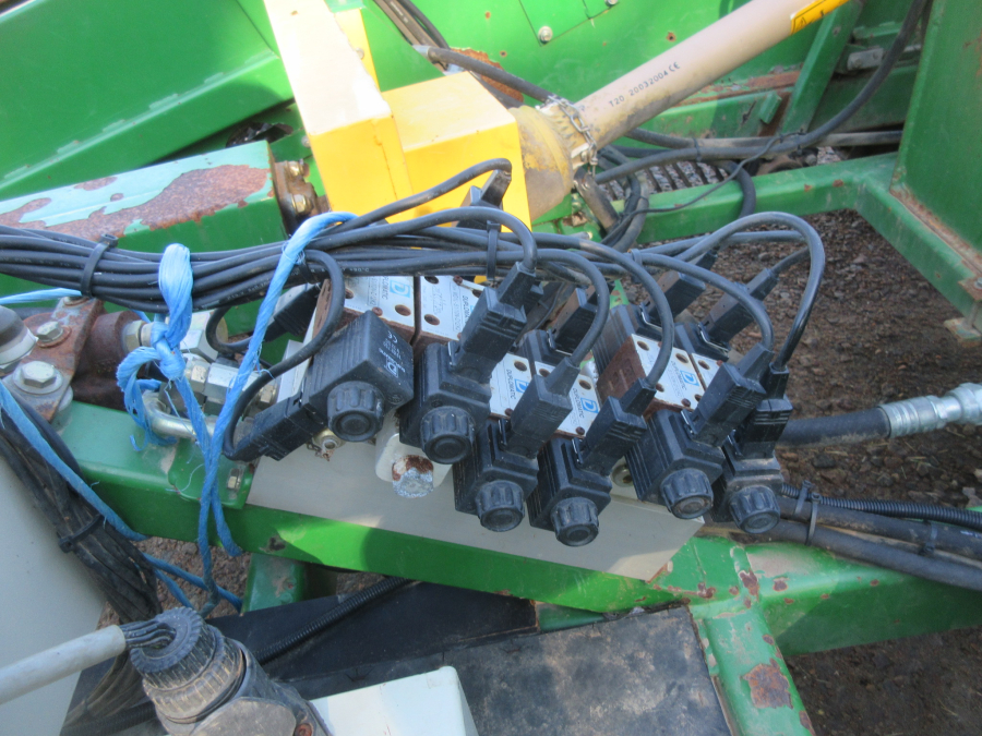 5863 Juko 1 row trailed potato harvester