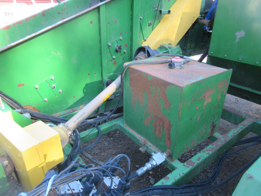 5863 Juko 1 row trailed potato harvester
