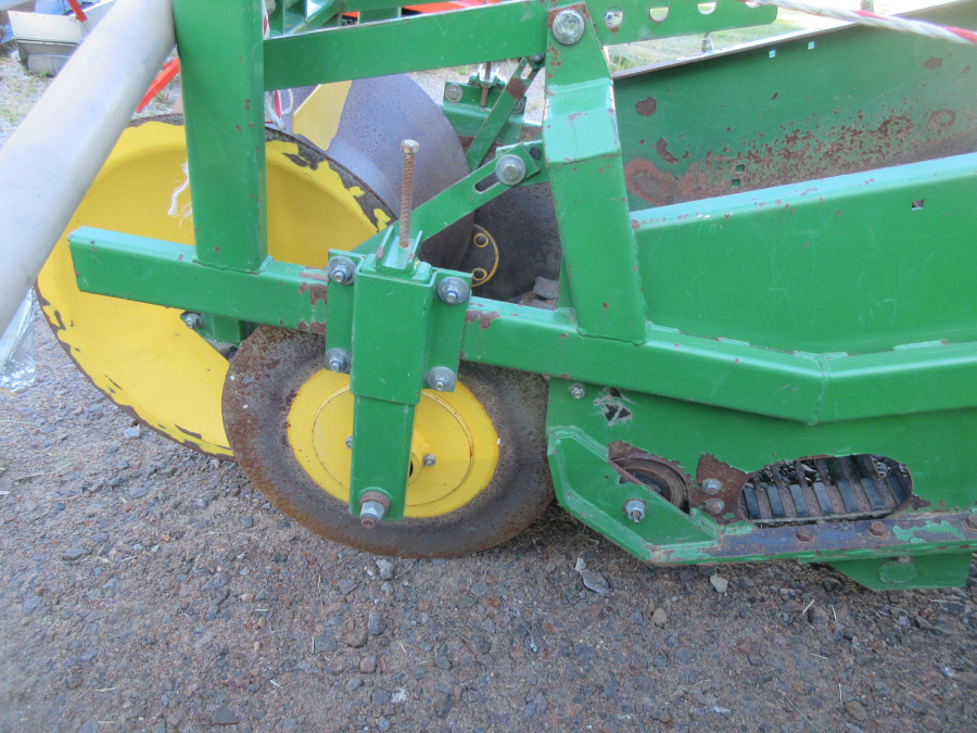 5863 Juko 1 row trailed potato harvester