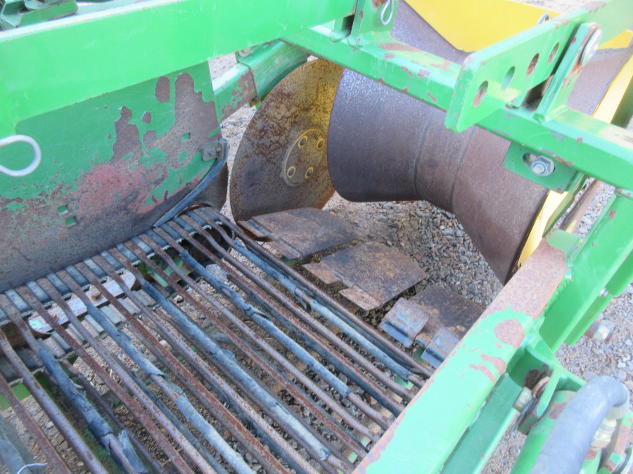 5863 Juko 1 row trailed potato harvester