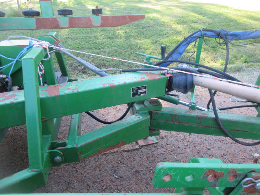 5863 Juko 1 row trailed potato harvester