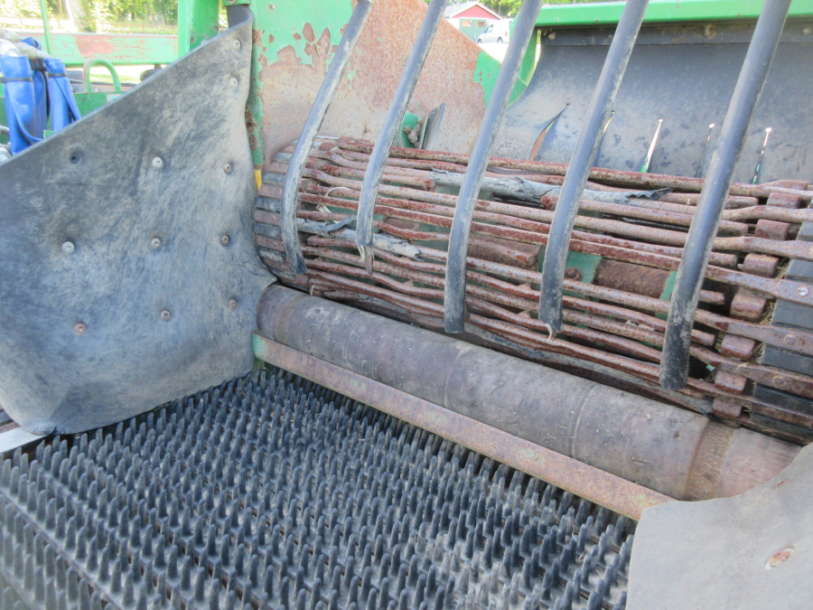 5863 Juko 1 row trailed potato harvester
