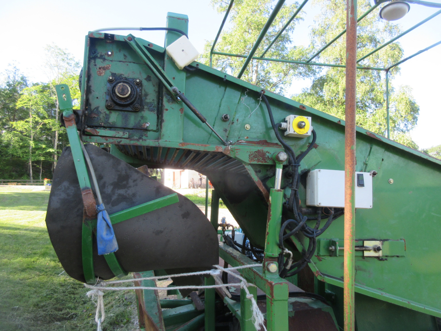 5863 Juko 1 row trailed potato harvester