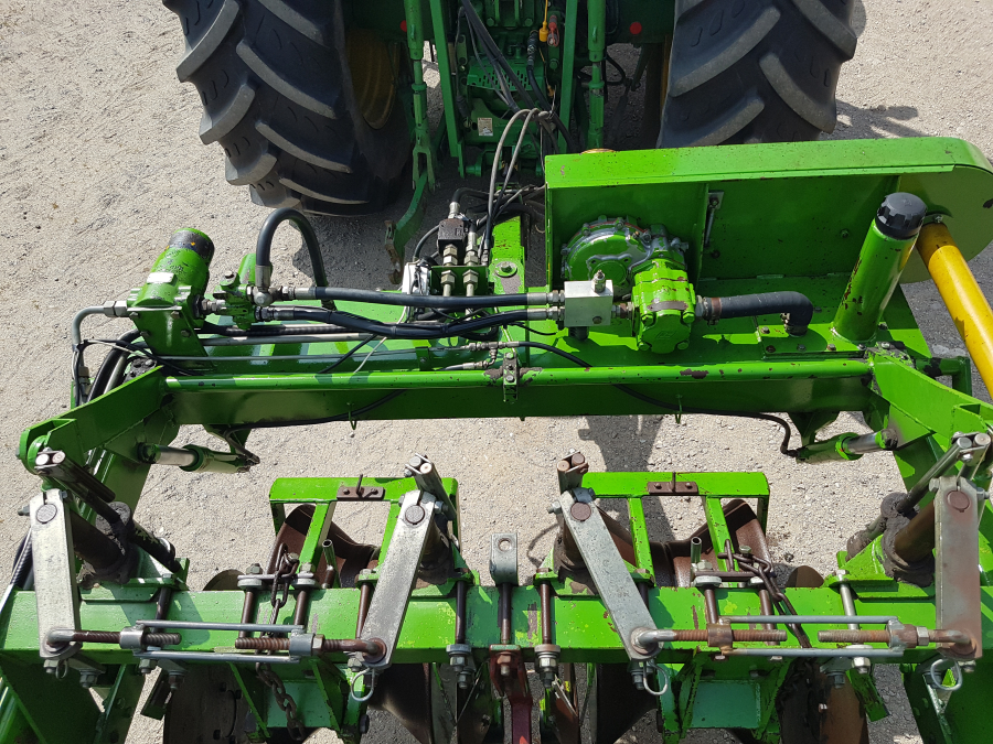 5867 Standen Statesman potato harvester