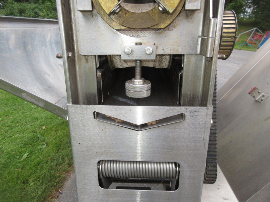 5872 Urschel VSC segment cutter