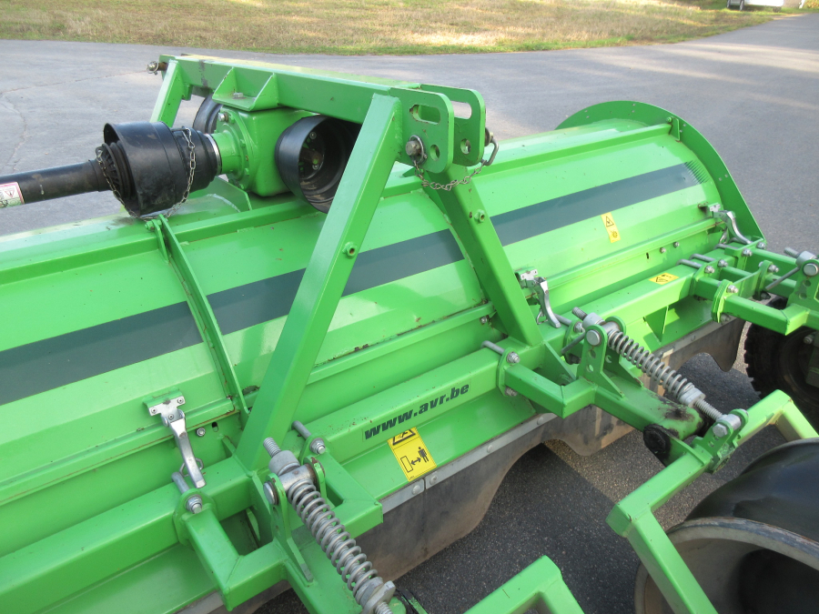 5877 AVR Rafale haulm topper with low press tires